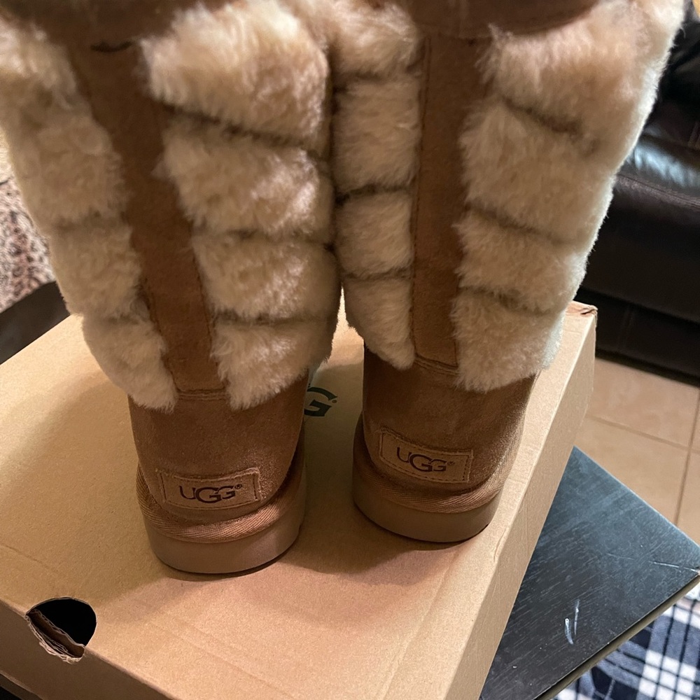 Used Uggs - Picture 3 of 3